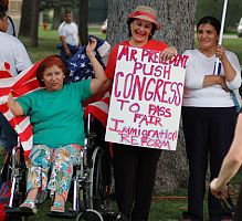 Una naci&oacute;n, bajo Dios... divisible
