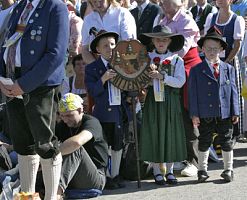 Pope: Love of neighbor will come from listening to Jesus/ 250,000 attend Mass as Pope Benedict XVI returns ?home' to Bavaria for six-day visit