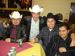 Mexicanos arman proyectos para sus comunidades de origen