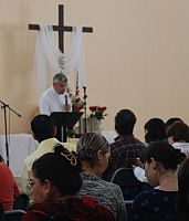 Spanish Charismatic group gathers hundreds