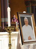 La Di&oacute;cesis ora por el Papa Benedicto XVI