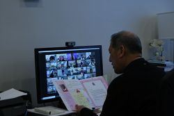 Obispo Solis sorprende a alumnos 