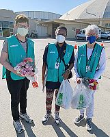 Las Hnas. De la Santa Cruz realizan ministerio con los ni�os albergados en la frontera de M&eacute;xico/Estados Unidos