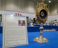 Hundreds of the faithful visit relic exhibition