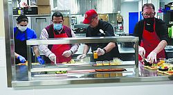 Seminaristas Diocesanos ofrecen servicio a los m&aacute;s necesitados 