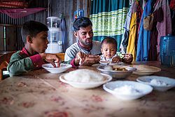 Viaja con nosotros: Una historia de esperanza de Bangladesh