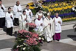 Christ's resurrection brings hope amid 'Easter of war,' Pope Francis says