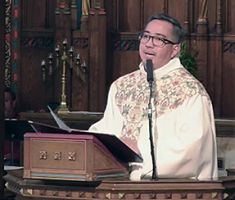 Llega para realizar ministerio en Utah sacerdote de El Salvador