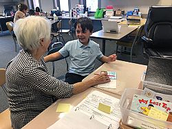 Programa piloto de lectura apoya a los estudiantes de la escuela Cat&oacute;lica de Kearns-St. Ann