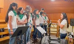 Parroquia de St. Henry y misi&oacute;n de Santa Ana estrenan nuevo coro de ni�os 
