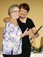 Cena CCS honra a aquellos quienes �no te dan la espalda y te ven a los ojos�
