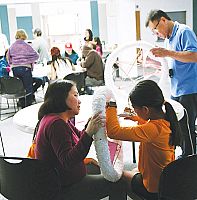 Comunidad Filipina se reune para realizar �Estrellas de Bel&eacute;n�
