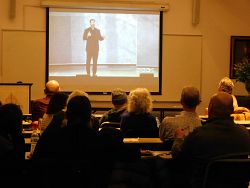 Parroquias diocesanas escuchan mensajes del  Obispo Solis, y del padre Mike Schmitz como parte del SEEK25