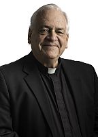 Sacerdotes se jubilan/Muy reverendo Martin Diaz