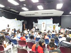 Retiro reune a cientos de familias