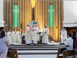 El Obispo Solis presidi&oacute; la Misa de Acci&oacute;n de Gracias por el primer Santo Millenial: Carlo Acutis
