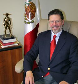 C&oacute;nsul de M&eacute;xico dedicated to economic success of his country's immigrants to the United States