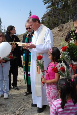 Servicios f&uacute;nebres, en memoria y de sepultura permiten a las familias de los mineros decir sus devotos adioses