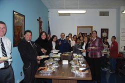 Agradecen con una rica cena a los m&uacute;sicos latinos