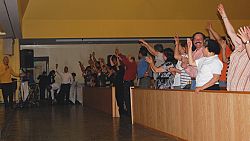 Una noche llena de m&uacute;sica, bailes y alabanzas al Se�or