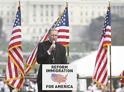 Los inmigrantes dan beneficios substanciales a la econom&iacute;a de los Estados Unidos