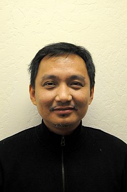 El Padre Lachica est&aacute; listo para servir a su nueva comunidad