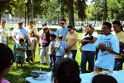 Compartiendo comida con los m&aacute;s necesitados