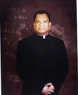 El Padre Rodillas est&aacute; m&aacute;s que listo para su nueva asignaci&oacute;n