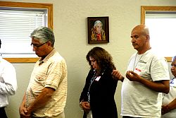 Decenas de familias se re&uacute;nen en la Misi&oacute;n de Santa Ana