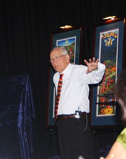 Nationally recognized artist at Spiritus Donorum dinner