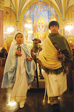 Las Posadas dan un esp&iacute;ritu de alegr&iacute;a en Adviento