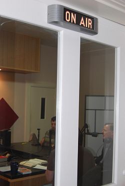 Radio Feca Comienza sus programas en vivo los s&aacute;bados con un invitado muy especial