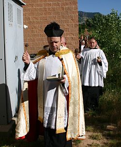 La parroquia de 'Saint James the Just' ora por su sanaci&oacute;n