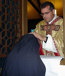 El Padre Gray ofrece Misa de Acci&oacute;n de Gracias por su ordenaci&oacute;n