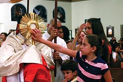 Orem experiences the  power of hundreds praising the Lord