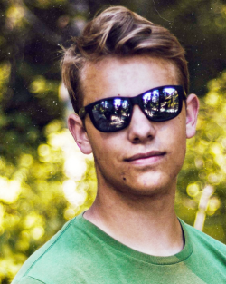 Choir school grad wins award