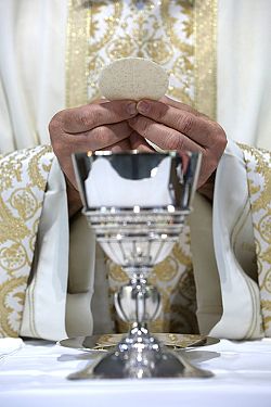 Communion proposal highlights U.S. bishops' spring assembly