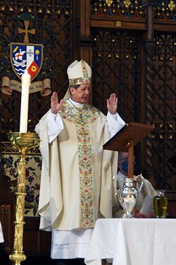 Los Santos �leos de la Misa Crismal contienen un gran simbolismo