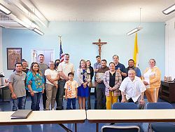 Comisi&oacute;n Hispana ayudando a los m&aacute;s necesitados