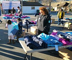 El Proyecto 'Coats for Kids' de los Caballeros de Col&oacute;n 