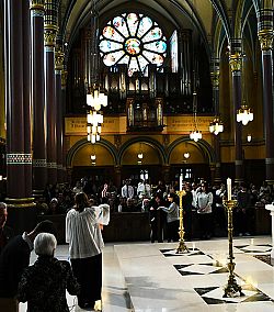 Obispo Solis el Rito de Elecci&oacute;n de Catec&uacute;menos y el Llamado a la Conversi&oacute;n Continua
