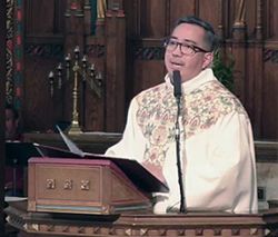 Llega para realizar ministerio en Utah sacerdote de El Salvador