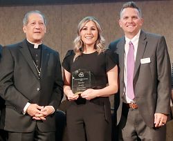 Durante desayuno Catholic Community Services rinde tributo a quienes los apoyan   
