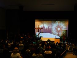 Cerca de mil Cat&oacute;licos hispanos se reune para celebrar el Congreso Carism&aacute;tico de Familias 