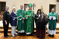 El Obispo Solis celebra la Misa �Catholics Can�
