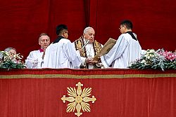 Pope's Christmas message: Say 'yes' to the Prince of Peace, 'no' to war