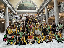 Estudiantes cat&oacute;licos y de otras escuelas privadas agradecen a los legisladores por los fondos para becas