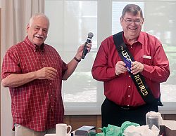 Sacerdotes diocesanos honran a Monse�or Bircumshaw por su pr&oacute;xima jubilaci&oacute;n