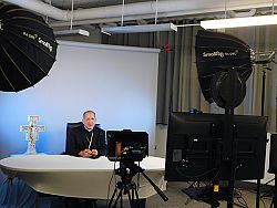 Parroquias diocesanas escuchan mensajes del  Obispo Solis, y del padre Mike Schmitz como parte del SEEK25