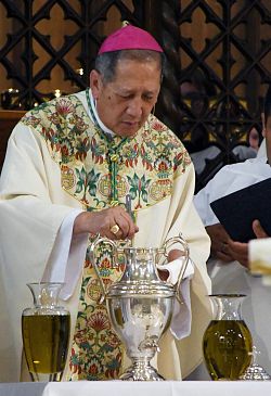Blessing of oils at Chrism Mass �is a powerful expression of God�s infinite love for us and his redeeming grace,� Bishop Solis says